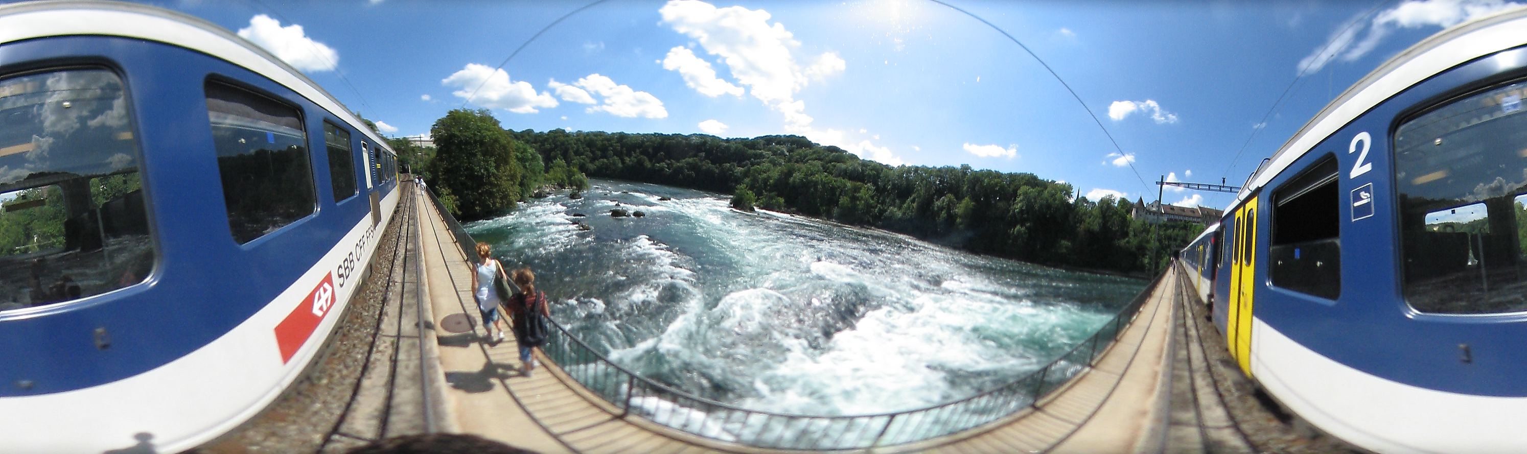 Auf der Rheinfall SBB Brücke, 25. August 2006