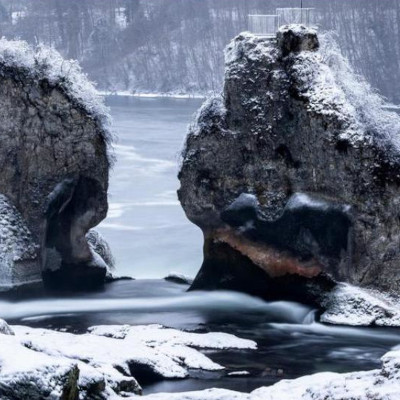 thumbnail Rheinfalls clothed in ice