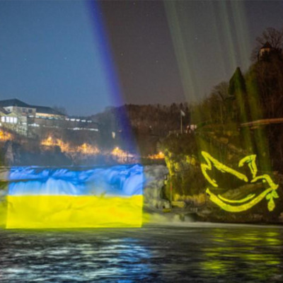 Rheinfall Blau-Gelb gefaerbt