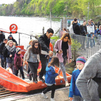 thumbnail Busy times at the rhinefalls. Boat trips during any weather