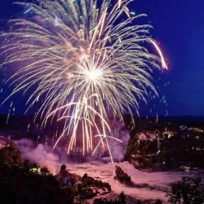 thumbnail Critics at the air show before the rheinfall fireworks