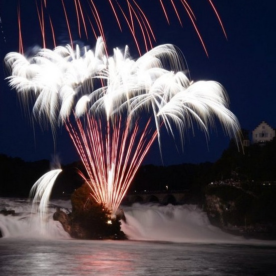 Feuerwerk am Rheinfall